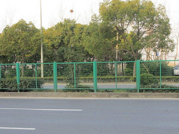 公路護(hù)欄網(wǎng)圖片4 公路護(hù)欄網(wǎng)圖片4